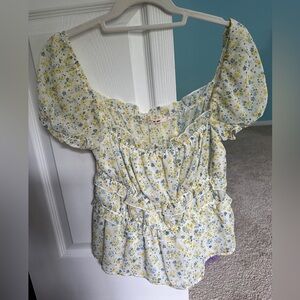 Francesca’s Flower Top. Size Large.